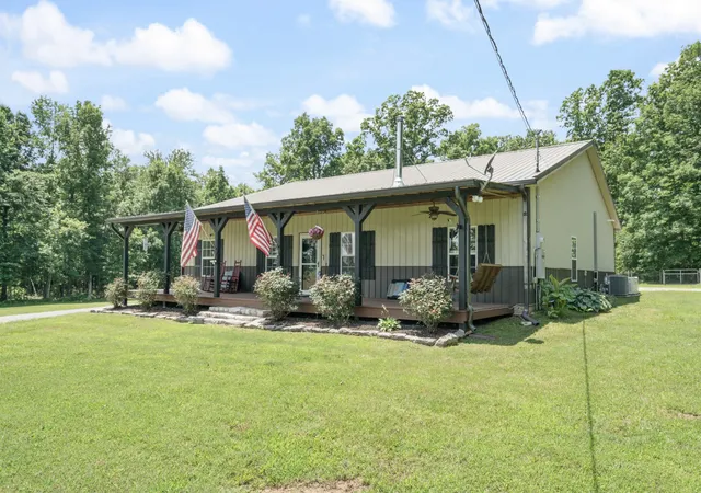 Homes for sale in Mc Ewen, TN | 1150 Old Blacktop Rd, Mc Ewen, TN 37101 | MLS# 3231823