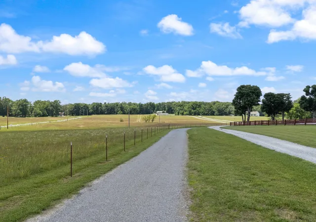 Homes for sale in Mc Ewen, TN | 1150 Old Blacktop Rd, Mc Ewen, TN 37101 | MLS# 3231823