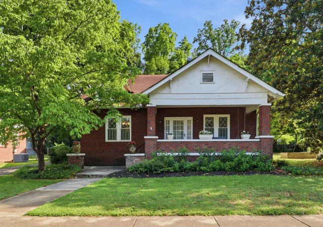 Photo 1 of Single family home for sale at 1020 E Lytle St, Murfreesboro, TN 37130 | MLS# 3229834 | Listing updated on 2026-08-19