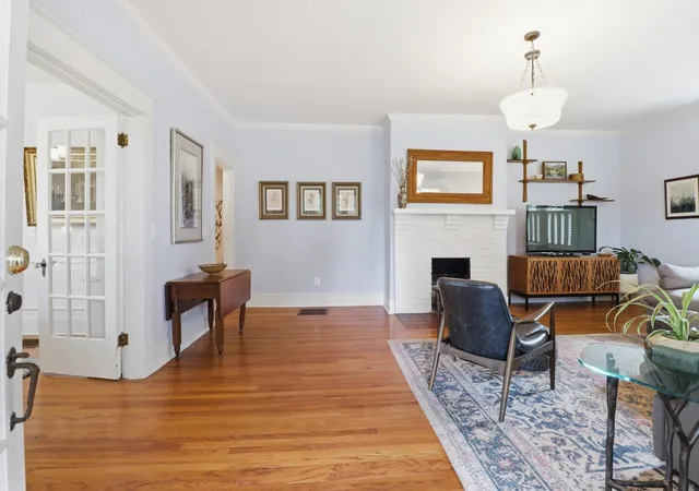 Photo 3 of Single family home for sale at 1020 E Lytle St, Murfreesboro, TN 37130 | MLS# 3229834 | Listing updated on 2026-08-19