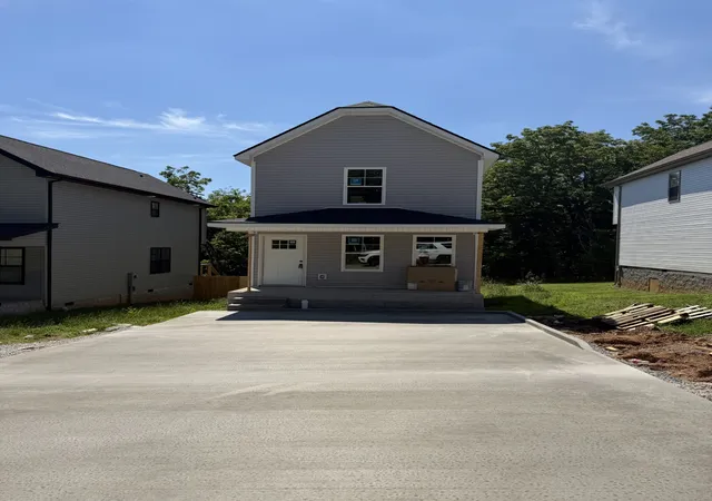 Photo 2 of Single family home for sale at 170 Oak St, Clarksville, TN 37042 | MLS# 3230119 | Listing updated on 2026-08-19