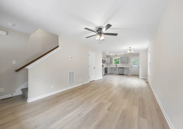 Photo 3 of Single family home for sale at 170 Oak St, Clarksville, TN 37042 | MLS# 3230119 | Listing updated on 2026-08-19
