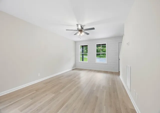 Photo 4 of Single family home for sale at 170 Oak St, Clarksville, TN 37042 | MLS# 3230119 | Listing updated on 2026-08-19