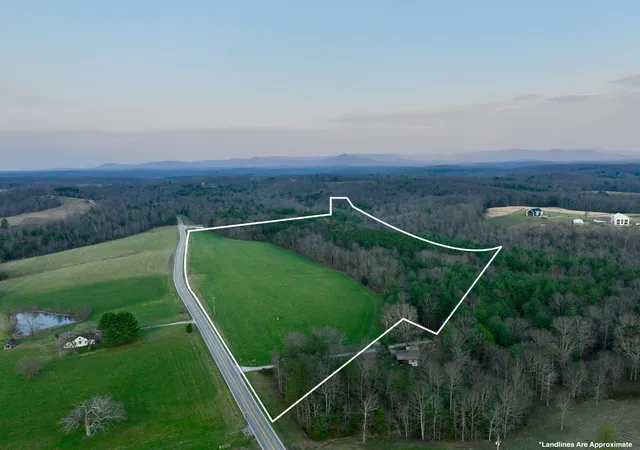 Homes for sale in Deer Lodge, TN | 1 Nashville Hwy, Deer Lodge, TN 37726 | MLS# 3230787