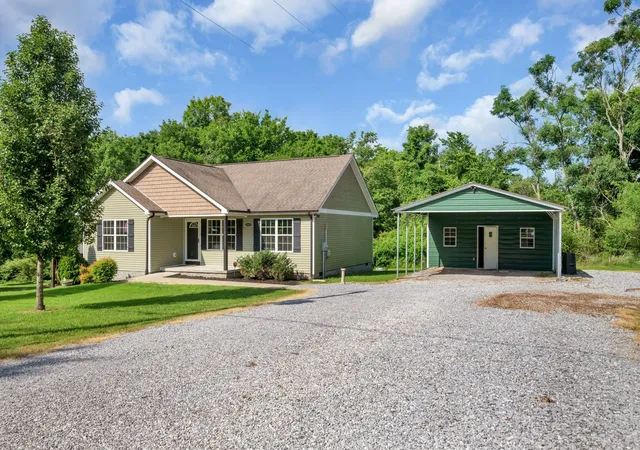 Photo 3 of Single family home for sale at 1315 N Charlotte St, Dickson, TN 37055 | MLS# 3243603 | Listing updated on 2026-08-19