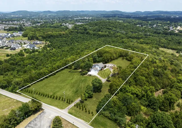 Photo 2 of Single family home for sale at 2700 Clayton Arnold Rd, Thompsons Station, TN 37179 | MLS# 3243147 | Listing updated on 2026-08-19