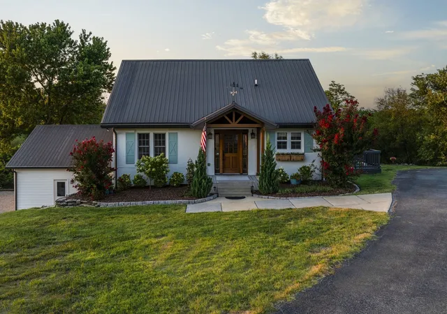 Photo 4 of Single family home for sale at 2700 Clayton Arnold Rd, Thompsons Station, TN 37179 | MLS# 3243147 | Listing updated on 2026-08-19