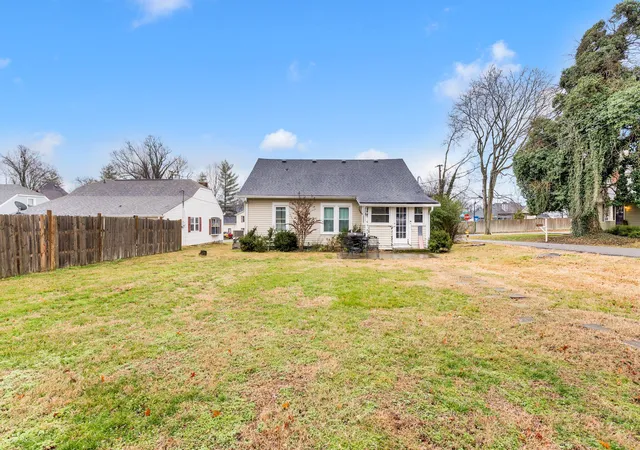 Homes for sale in Gallatin, TN | 128 W Jackson St, Gallatin, TN 37066 | MLS# 3230585