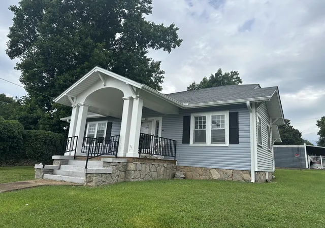 Homes for sale in Pulaski, TN | 626 S 1st St, Pulaski, TN 38478 | MLS# 3243374