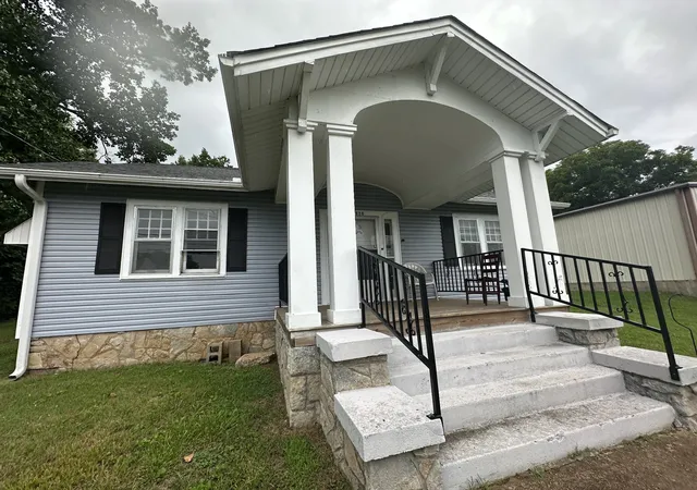 Homes for sale in Pulaski, TN | 626 S 1st St, Pulaski, TN 38478 | MLS# 3243374