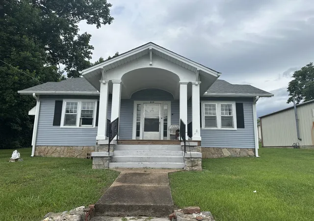 Homes for sale in Pulaski, TN | 626 S 1St St, Pulaski, TN 38478 | MLS# 3243374
