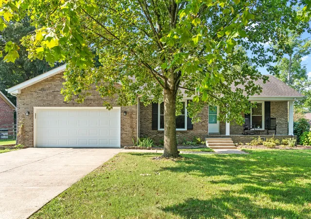 Homes for sale in Clarksville, TN | 216 Millstone Cir, Clarksville, TN 37042 | MLS# 3244947