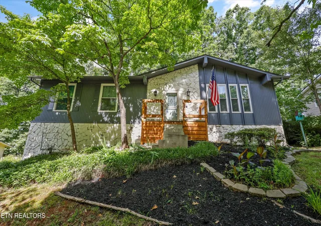 Photo 2 of Single family home for sale at 1117 Rain Tree Rd, Knoxville, TN 37923 | MLS# 3230007 | Listing updated on 2026-10-05
