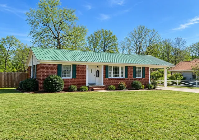 Photo 1 of Single family home for sale at 454 White Ave, Henderson, TN 38340 | MLS# 3230112 | Listing updated on 2026-10-08