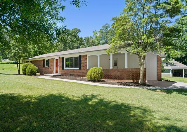 Photo 2 of Single family home for sale at 200 Country Clb Dr Sw, Cleveland, TN 37311 | MLS# 3230131 | Listing updated on 2026-08-19