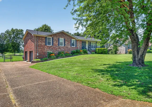 Photo 4 of Single family home for sale at 416 Wadebrook Dr, Gallatin, TN 37066 | MLS# 3231430 | Listing updated on 2026-08-22