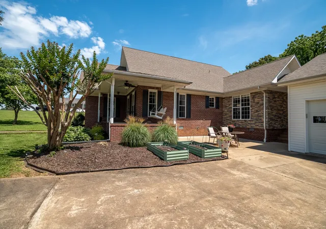 3rd image of 586 Hwy 64 W, Lawrenceburg, TN 38464 | MLS# 3243090
