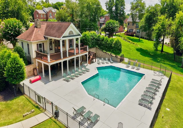 Photo 3 of Sale Pending at 138 Sandpiper Cir, Hendersonville, TN 37075 | MLS# 3230992 | Listing updated on 2026-08-14