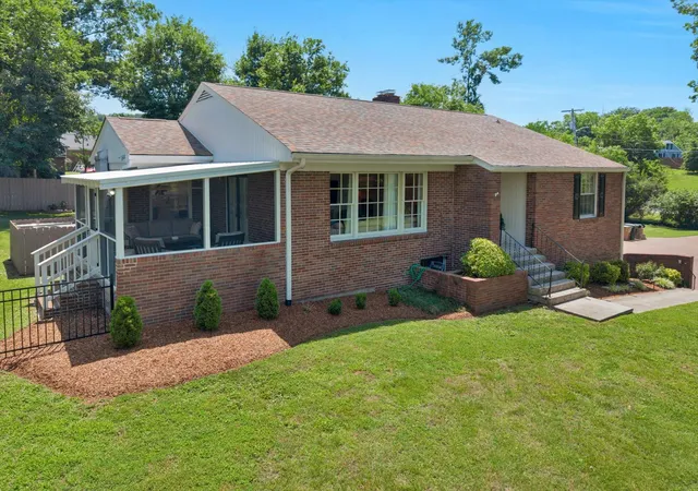 Homes for sale in Nashville, TN | 3262 Mcgavock Pike, Nashville, TN 37214 | MLS# 3230299