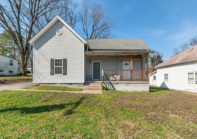 Photo 2 of Single family home for sale at 1510 S Main St, Columbia, TN 38401 | MLS# 3230294 | Listing updated on 2026-08-26