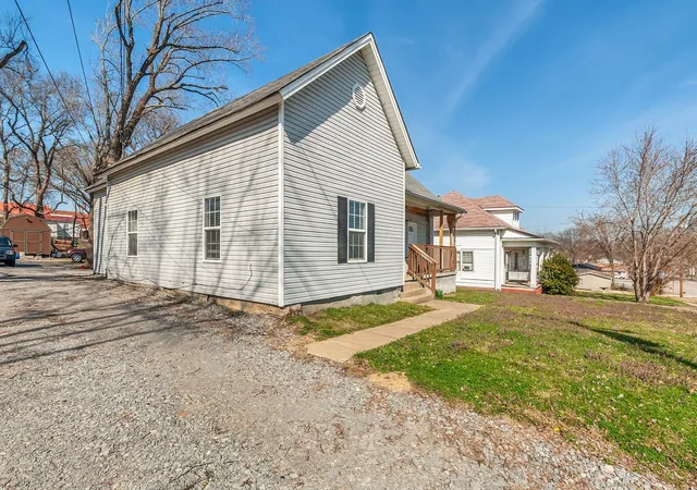 Photo 2 of Single family home for sale at 1510 S Main St, Columbia, TN 38401 | MLS# 3230294 | Listing updated on 2026-08-26