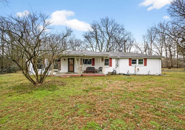 Photo 1 of Single family home for sale at 215 Ewing Dr, Nashville, TN 37207 | MLS# 3242943 | Listing updated on 2026-08-19