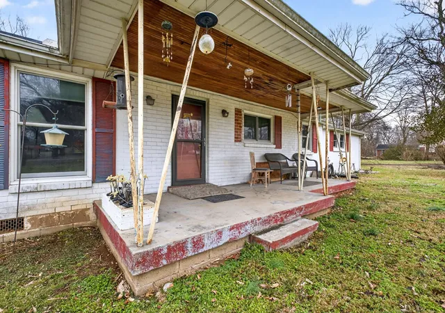 Photo 3 of Single family home for sale at 215 Ewing Dr, Nashville, TN 37207 | MLS# 3242943 | Listing updated on 2026-08-19