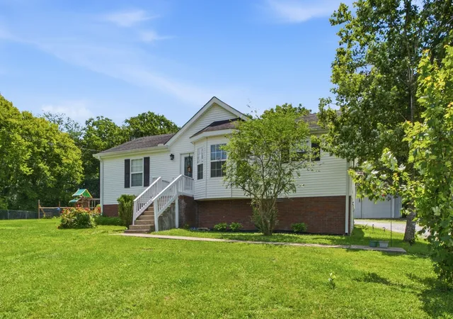 Homes for sale in Castalian Springs, TN | 1024 Lynndale Dr, Castalian Springs, TN 37031 | MLS# 3234930
