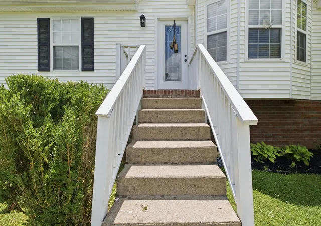 Photo 3 of Single family home for sale at 1024 Lynndale Dr, Castalian Springs, TN 37031 | MLS# 3234930 | Listing updated on 2026-09-29