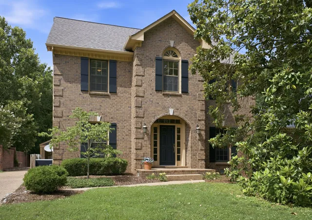 Photo 3 of Single family home for sale at 1464 Tyne Blvd, Nashville, TN 37215 | MLS# 3231492 | Listing updated on 2026-09-14