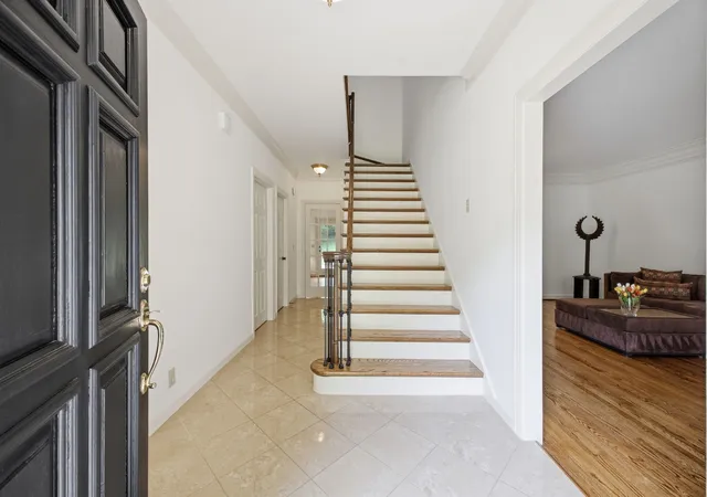 Photo 4 of Single family home for sale at 1464 Tyne Blvd, Nashville, TN 37215 | MLS# 3231492 | Listing updated on 2026-09-14