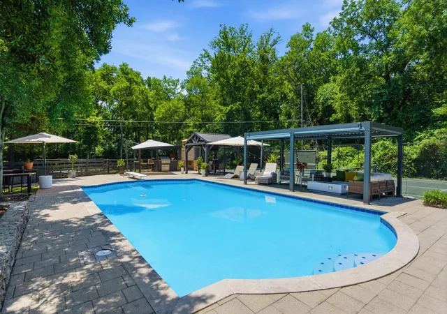 Photo 2 of Single family home for sale at 2419 Valley Brk Rd, Nashville, TN 37215 | MLS# 3231211 | Listing updated on 2026-08-28