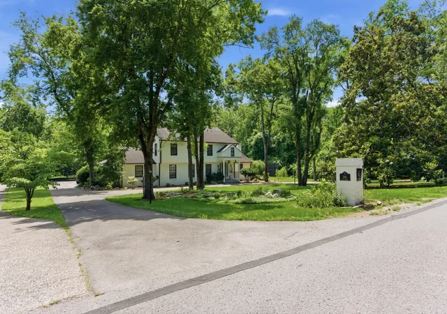 Photo 4 of Single family home for sale at 2419 Valley Brk Rd, Nashville, TN 37215 | MLS# 3231211 | Listing updated on 2026-08-28