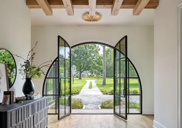 Photo 1 of Mansion for sale at 2805 Tyne Blvd, Nashville, TN 37215 | MLS# 3234832 | Listing updated on 2026-10-04