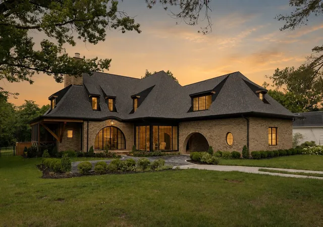 Photo 2 of Mansion for sale at 2805 Tyne Blvd, Nashville, TN 37215 | MLS# 3234832 | Listing updated on 2026-10-04