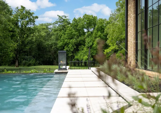 Photo 3 of Mansion for sale at 2805 Tyne Blvd, Nashville, TN 37215 | MLS# 3234832 | Listing updated on 2026-10-04