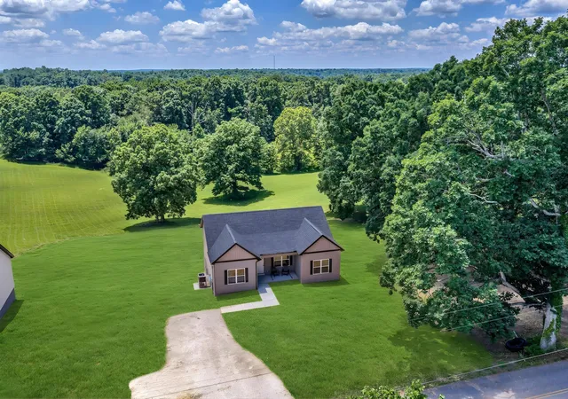 Photo 3 of Single family home for sale at 469 Jesse Work Rd, Dickson, TN 37055 | MLS# 3242518 | Listing updated on 2026-08-23