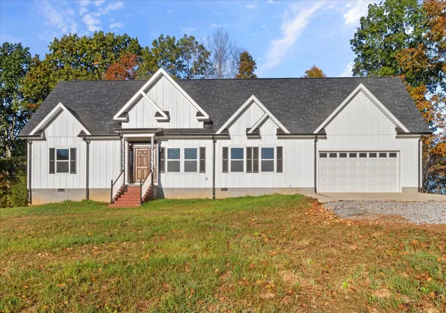 Photo 3 of Single family home for sale at 975 Weakley Creek Road, Lawrenceburg, TN 38464 | MLS# 3232321 | Listing updated on 2026-09-05