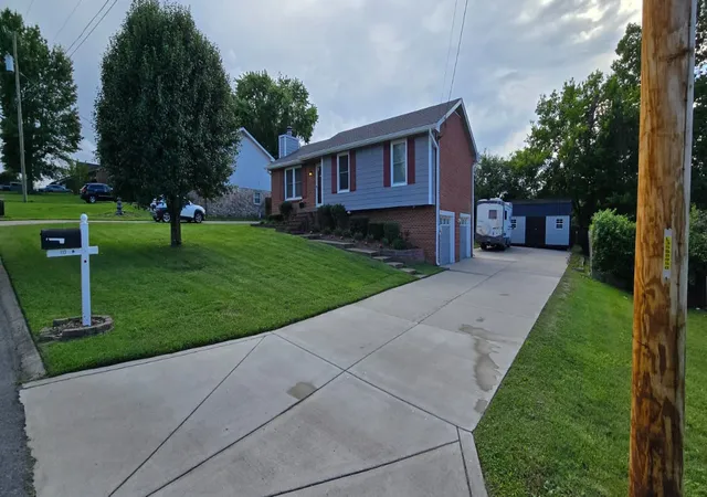 Photo 3 of Single family home for sale at 113 Overlook Dr, Hendersonville, TN 37075 | MLS# 3230698 | Listing updated on 2026-08-04