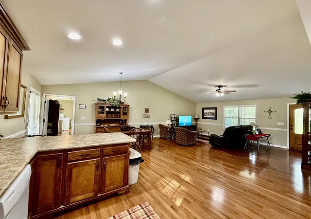 Photo 4 of Single family home for sale at 145 Murray Lake Dr, Winchester, TN 37398 | MLS# 3230993 | Listing updated on 2026-10-07