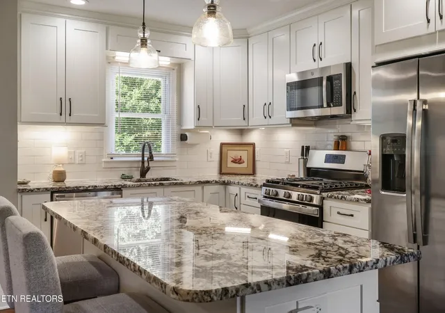 3rd image of 143 Fairview Dr, Maryville, TN 37803 | MLS# 3230793