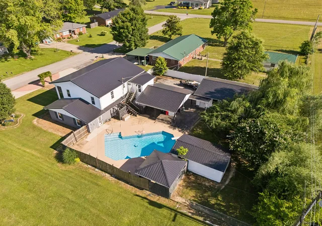 Homes for sale in Hohenwald, TN | 312 Hinson St, Hohenwald, TN 38462 | MLS# 3231868