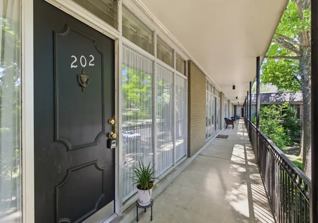 Photo 3 of Condo for sale at 3909 Whitland Ave #202, Nashville, TN 37205 | MLS# 3230926 | Listing updated on 2026-08-25