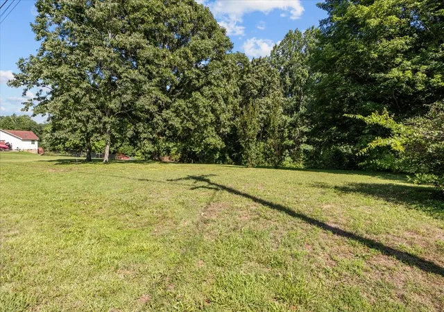 Homes for sale in Tennessee Ridge, TN | 555 Lakeview Cir, Tennessee Ridge, TN 37178 | MLS# 3233891