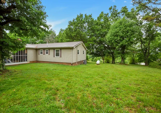 3rd image of 2226 Hwy 25 W, Cottontown, TN 37048 | MLS# 3231126