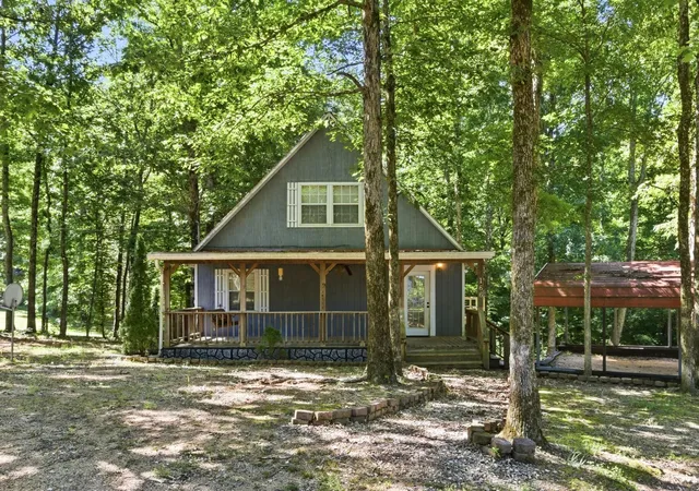 Homes for sale in Lobelville, TN | 166 Outback Rd, Lobelville, TN 37097 | MLS# 3231018