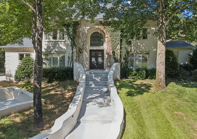 Photo 4 of Single family home for sale at 827 Maxwell Ct, Nashville, TN 37220 | MLS# 3232544 | Listing updated on 2026-07-07
