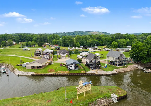 5th image of 175 Ellen Ln, Decaturville, TN 38329 | MLS# 3231696