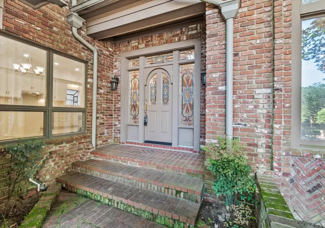 Photo 2 of Single family home for sale at 6373 S Massey Hl Dr, Memphis, TN 38120 | MLS# 3231156 | Listing updated on 2026-10-08