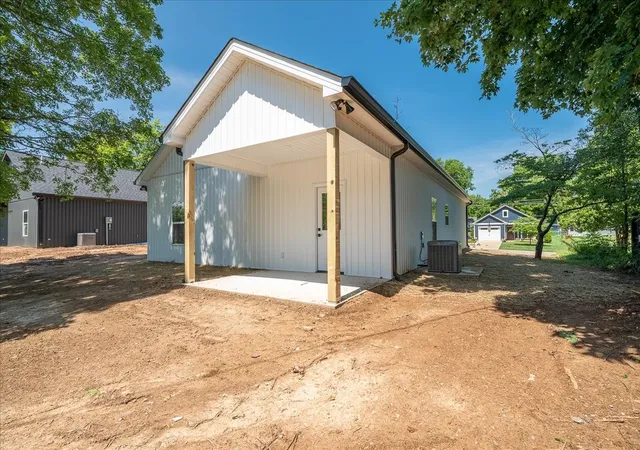 Homes for sale in Lawrenceburg, TN | 318 1st Ave, Lawrenceburg, TN 38464 | MLS# 3245161